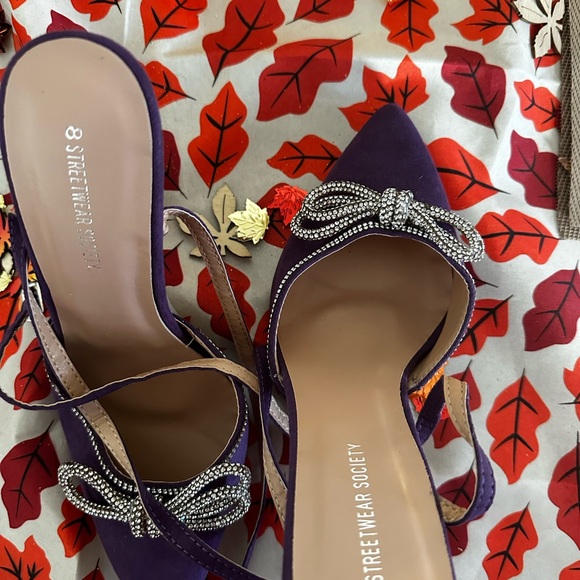 Beautiful bow tie heels - Picture 5 of 6